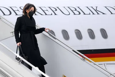 Глава МИД Германии Анналена Бербок пересядет на самолеты регулярных  авиалиний - Российская газета