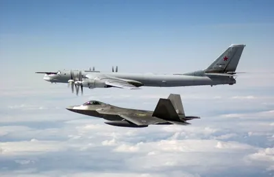 Самолет ВВС США RC-135 несколько часов находился в небе над Украиной