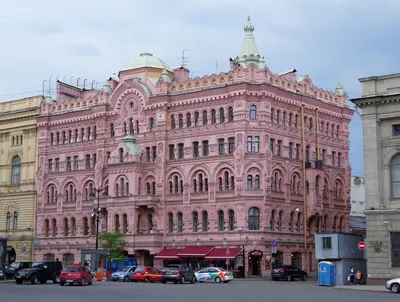Красивые дома, гимназии, храмы и самое необычное кафе Санкт-Петербурга