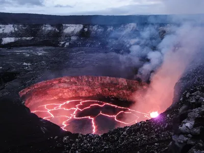 Несколько штатов США рискуют оказаться под слоем пепла и магмы из-за  пробуждения древнего вулкана