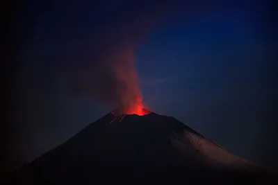 В США просыпается гигантский вулкан Мауна-Лоа - ГородЧе