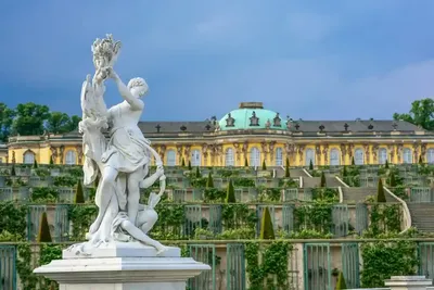 Великолепният дворец и парк Сан Суси в Потсдам, Германия