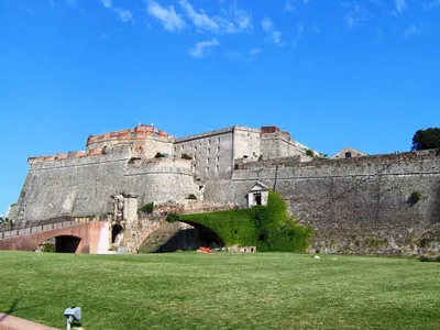 Fortezza Del Priamar, Савона, Италия Стоковое Изображение - изображение  насчитывающей загородка, памятник: 35526723