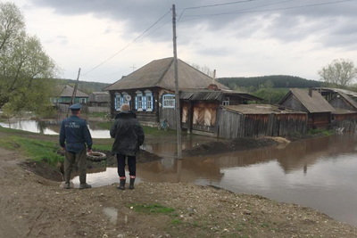 Водосброс пруда. Деревня Ивановка, Ермаковский район, Красноярский край.