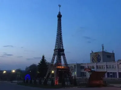 Откуда у России свой Париж с Эйфелевой башней