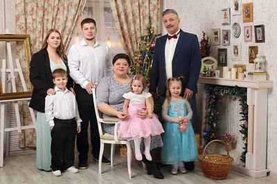 Новогодняя семейная фотосессия 2023 в студии в Москве | Фотостудия Смена