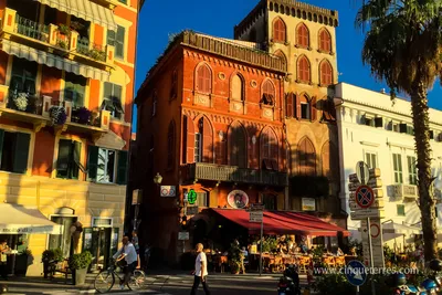 Colorful historical Old town of Sestri Levante, Italy, a picturesque  popular resort town in Liguria Stock Photo - Alamy