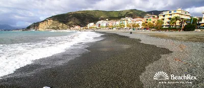 Public Beach of Italian Sestri Levante in Summer Stock Photo - Image of  ocean, house: 154497456