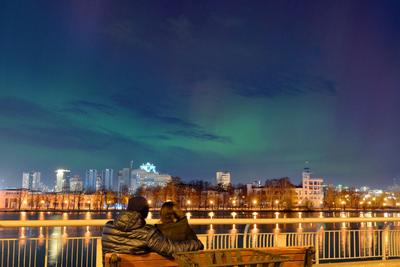 В ночном небе над Екатеринбургом заметили северное сияние - «Уральский  рабочий»