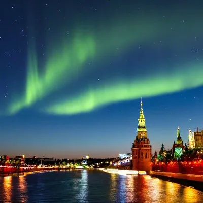 Жители Москвы и Петербурга увидели северное сияние. Фоторепортаж из соцсетей