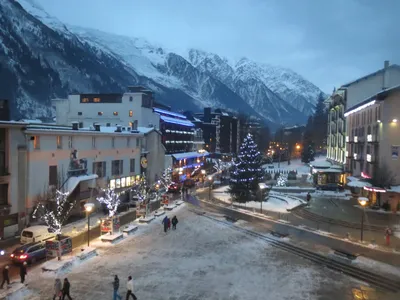 Монблан Шамони, известный лыжный курорт в Альпах, Франция Стоковое Фото -  изображение насчитывающей перемещение, франция: 128122198