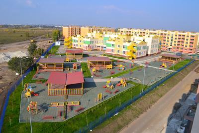Фасады школы на 1500 мест в жилом районе Южный Город в г. Самара
