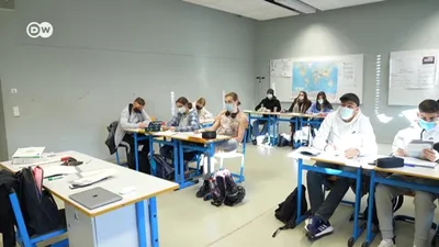 В Германии дети возвращаются в школы – DW – 10.01.2022