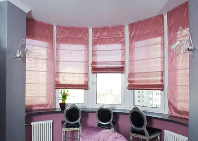 Розовые французские римские шторы для комнаты с эркером