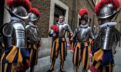 Почему Ватикан охраняют швейцарские гвардейцы | Пикабу