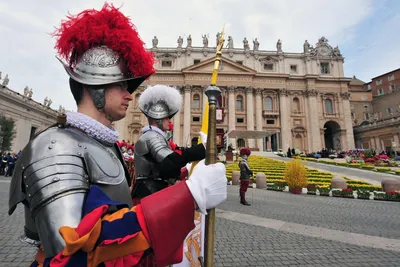 Гвардия Папы Римского: форма, зарплата и особенности армии Ватикана
