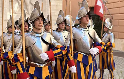 Швейцарские гвардейцы Ватикана присягнули Бенедикту XVI - Delfi RU