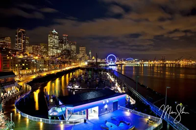 Night view of Seattle, Washington, USA Stock Photo - Alamy