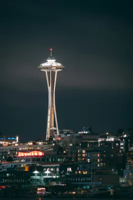 Mountain view along the city 🏔 Seattle, Washington. Photo by @alberthbyang  | Washington travel, Seattle travel, Seattle photos