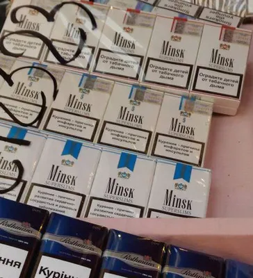 Фотофакт: на барахолке в Неаполе продают сигареты Minsk и NZ - 23.06.2017,  Sputnik Беларусь
