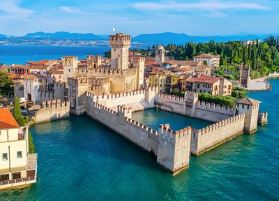 Бесплатные Замок в Сирмионе Италия стоковые фотографии | FreeImages