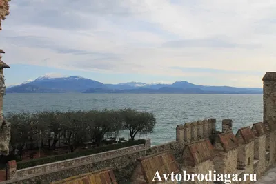 Городок Сирмионе на озере Гарда в Италии, где мне запомнились замок, паста  и мороженое | СО СВЕТОЙ ВОКРУГ СВЕТА | Дзен