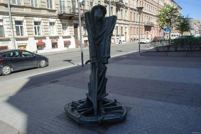 Памятники профессиям в Петербурге