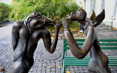 В Летнем саду проводят проверку из-за нарисованных глаз на скульптуре - РИА  Новости, 05.09.2022