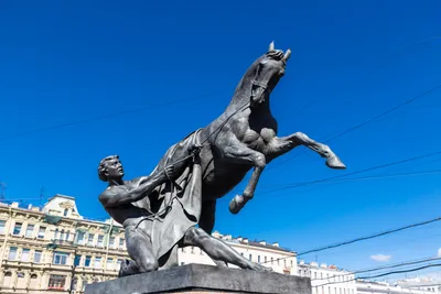 Статуи на театре Комедии. Памятники Санкт-Петербурга. Фото Санкт-Петербурга  и пригородов