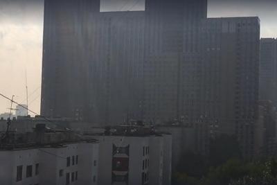 10 лет назад Москва задыхалась от смога. Это было последнее лето при мэре  Лужкове Вот как тогда выглядела столица России — Meduza
