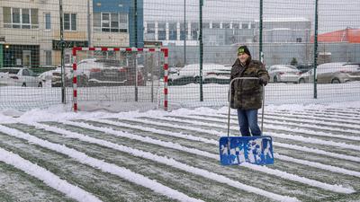 В российском Екатеринбурге стали массово лепить из снега огромные члены -  Новости Украины - InfoResist