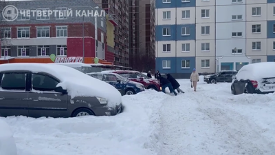 В Екатеринбурге продолжается борьба с членами из снега - Время Пресс.  Новости сегодня