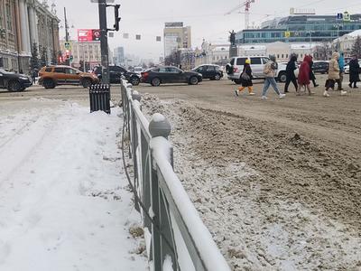 Снегопад в Екатеринбурге 3 октября привел к транспортному коллапсу:  9-балльные пробки, нет такси, много ДТП (ФОТО, ВИДЕО) - TOPNews.RU