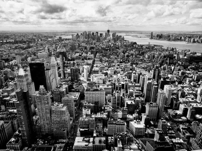 Нью-Йорк, взгляд панорамы горизонта Манхаттана воздушный с небоскребами.  Черно-белый Стоковое Изображение - изображение насчитывающей дел, брудера:  34930767