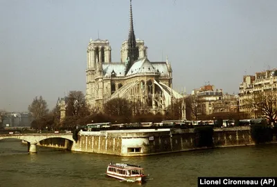 Пожар в Соборе Парижской Богоматери, Париж - интересные факты про Нотр-Дам