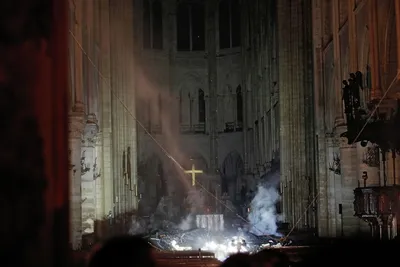 Опубликованы первые фотографии из собора Парижской Богоматери после пожара