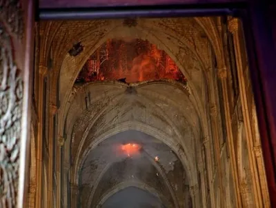 Сгоревшая кровля и спасенные реликвии: собор Парижской Богоматери после  пожара | Новости Таджикистана ASIA-Plus