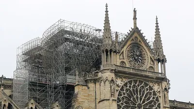 Могло быть и хуже. Как после пожара выглядит собор Парижской Богоматери