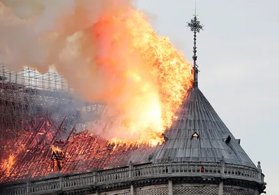 За этим пожаром следил весь мир: как горел собор Парижской Богоматери |  Журнал портала ВДПО.рф