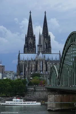 Горящие туры - Кёльнский собор, Кёльн, Германия 🔹Считающийся величайшим  сооружением немецкой готической архитектуры, Кельнский собор, наряду с  Шартрским собором и собором Нотр-Дам-де-Пари во Франции, является одним из  самых известных средневековых ...
