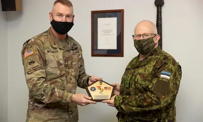 Генерал-майор армии США посетил Эстонию, чтобы подчеркнуть важность миссии  пятого армейского корпуса в Европе - Посольство США в Эстонии