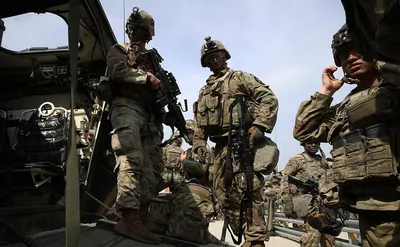 День Ветеранов Американский Солдат Армия Сша Вооружённые Силы Сша  Американские стоковое фото ©Bumble-Dee 423357412