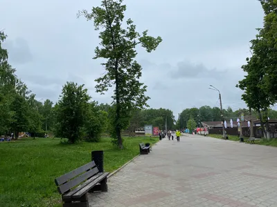 File:Ворота с фонарями при входе в Сормовский парк.jpg - Wikimedia Commons