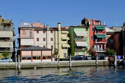 Пирс на фотографии озера в качестве фона в соттомарина Венеции Италии  Стоковое Фото - изображение насчитывающей ландшафт, озеро: 203644880