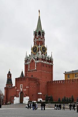 Кремль открыл Спасские ворота для туристов
