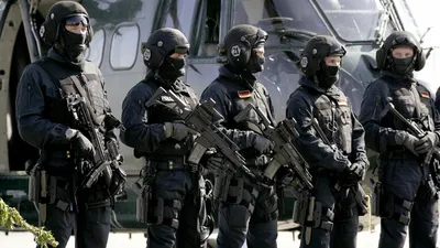 Полиция в Германии провела крупнейшую в своей истории спецоперацию -  Телеканал \"Новый Мир\" | Полиция, Спецназ, Солдат