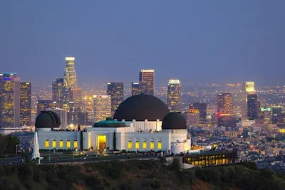 Лос-Анджелес, Калифорния, США Вид на центр города из Гриффит-парка стоковое  фото ©sepavone 326073716