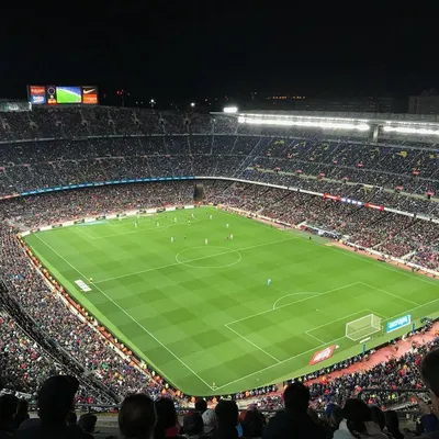 Футбол или футбольный стадион лагеря Nou в городе Барселоны, Испании  Широкий взгляд Редакционное Фото - изображение насчитывающей земля, европа:  120876516