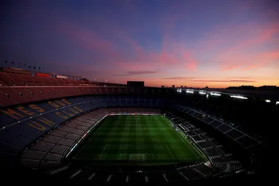 БАРСЕЛОНА - 11 АВГУСТА: Девиз Барселоны, «Mes Que Un Club», Что Означает  «Больше, Чем Клуб», Стадион Camp Nou В Барселоне, Каталония, Испания, 11  Августа 2017 Года. Camp Nou - Самый Большой Стадион