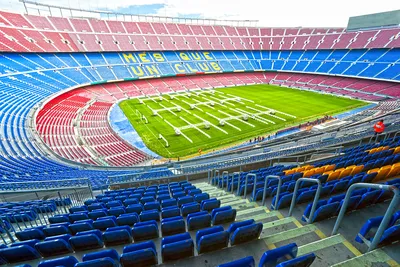 Стадион \"Камп Ноу\" - знаменитая арена \"Барселоны\"
